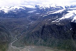 Archivo:Qijuttaaqanngittuq Valley 1 1997-08-07