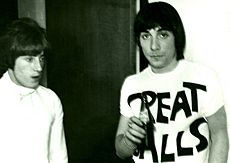 Archivo:Roger Daltrey -left and Keith Moon-right 1967