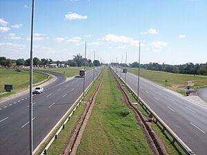 Archivo:Ruta Nacional 9 en Zárate hacia el noroeste