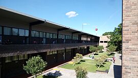 Salones y jardines de la Ibero Torreón.jpg