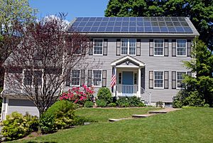 Archivo:Solar panels on house roof