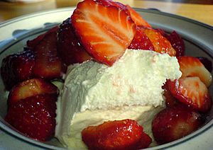 Archivo:Strawberry ice cream dessert