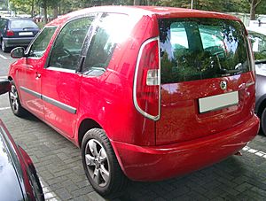 Archivo:Škoda Roomster rear 20070918
