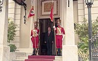 Archivo:1998. Mayo, 25. Presidente Rafael Caldera en la Puerta Dorada del Palacio de Miraflores