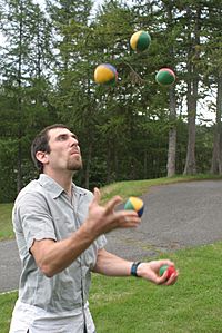 Archivo:5 ball juggling