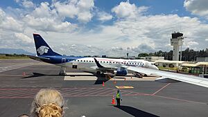 Archivo:Aeromexico E-190LR (XA-GAI) at MLM