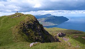Archivo:Approaching Ben Tianavaig summit - geograph.org.uk - 3068477
