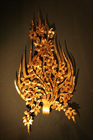 Archivo:Baekje Diadem King 3
