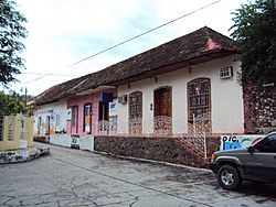 Archivo:Casonas Antiguas del centro de Tenosique