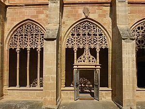 Archivo:Claustro del monasterio de Santa María la Real de Nájera, La Rioja, España
