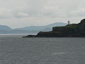 Eilean Chathastail, lighthouse - geograph.org.uk - 916403.jpg