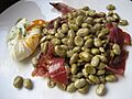 Habas con jamón y flor de huevo