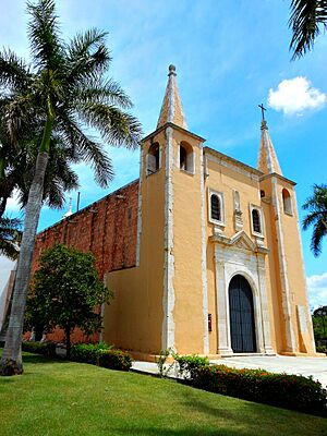 Archivo:IGLESIA DE SANTA ANA MERIDA 2