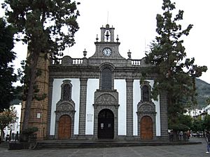 Archivo:Iglesia de Nuestra Señora del Pino en Teror