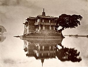Archivo:Island Pagoda, about 1871, from the album, Foochow and the River Min