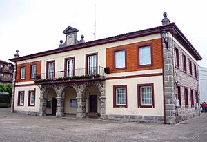 Archivo:Izarra - Ayuntamiento de Urkabustaiz 1