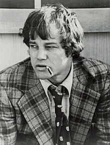 Joe Don Baker "Mitchell" (1977 CBS press photo).jpg