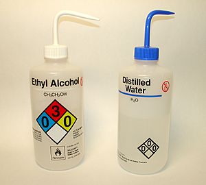 Archivo:Lab wash-bottles water EtOH