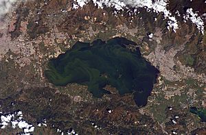 Archivo:Lake Valencia, Venezuela