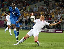 Archivo:Mario Balotelli and John Terry England-Italy Euro 2012