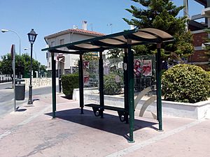 Archivo:Montalbán de Córdoba - Parada de Autobús