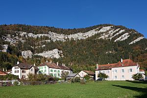 Archivo:Noiraigue-Village