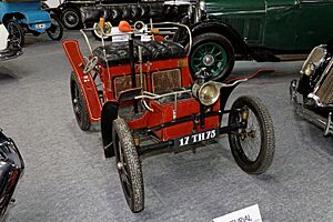 Archivo:Paris - Retromobile 2012 - Decauville voiturette - 1898-1899 - 001