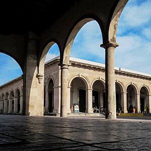 Archivo:Portales en Uriangato
