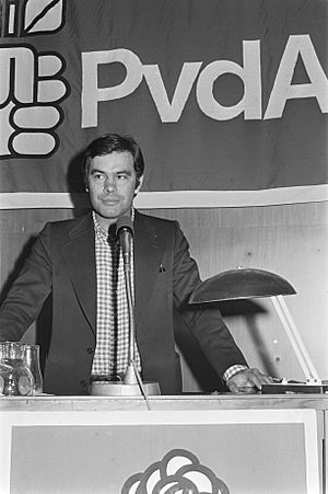 Archivo:PvdA-partijraad in Amsterdam Gonzalez aan het woord, Bestanddeelnr 928-7996