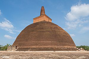 Archivo:SL Anuradhapura asv2020-01 img31 Abhayagiriya Stupa