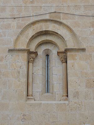 Archivo:San Miguel de Bernuy - Iglesia de San Miguel (Ventana)