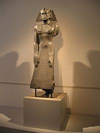 Archivo:Statue of Amenemhet III. (1840-1800BC)
