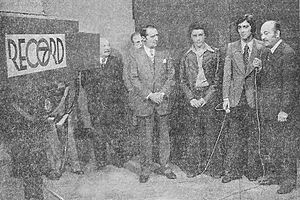 Archivo:TVRecord Flavio Prado e Galvao Bueno com Peruzzi