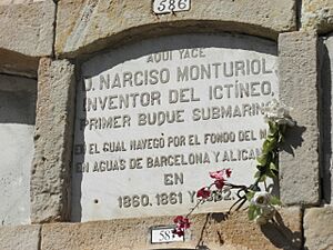 Archivo:Tomba de Narcís Monturiol (Barcelona, Catalonia) - panoramio