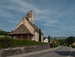 Archivo:Uznach, Katholische Friedhofkirche heilige Kreuz mit Kapelle KGS8378 foto4 2014-07-19 16.04