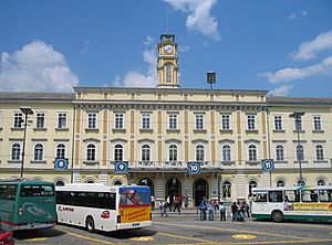 Archivo:ZelezniskaPostaja-Ljubljana