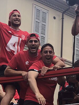 Archivo:AC Monza 2022 Serie A celebration 30