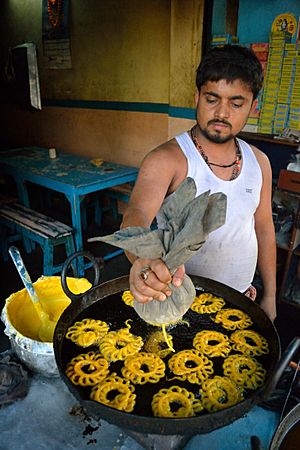 Archivo:Amriti Frying - Dum Dum - Kolkata 2012-04-22 2207