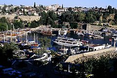 Archivo:Antalya harbour