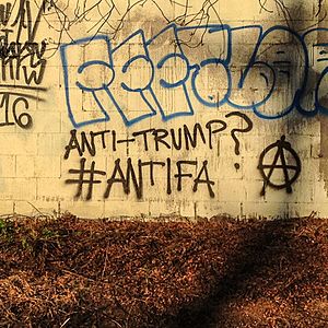 Archivo:Anti-Trump? -antifa (38885997610)