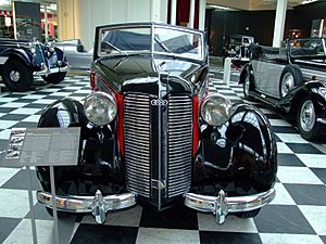 Archivo:August Horch Museum Zwickau - gravitat-OFF - Audi 920 von 1939 front