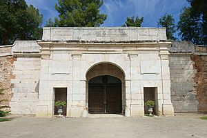 Archivo:Bodega del Real Cortijo de San Isidro, Aranjuez