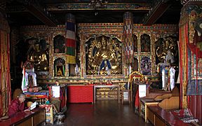 Bodnath-Guru Lhakhang-38-innen-Moench-2013-gje