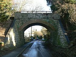 Archivo:Bridge over Elcot Lane, Marlborough, Wiltshire - geograph.org.uk - 294151