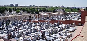 Archivo:Cementerio de la Almudena 04jul07 51