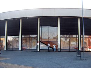 Archivo:Centro de Interpretación de El Muelle de las Carabelas