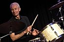 Archivo:Charlie Watts on drums The ABC & D of Boogie Woogie (2010)