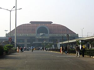 Archivo:Chennai Mofussil Bus Terminus