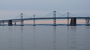 Archivo:Chesapeake Bay Bridge viewed from Sandy Point State Park