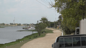 Archivo:Costanera de Carmelo peralta, Alto Paraguay